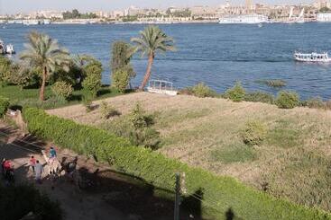 هتل Luxor Plaza House