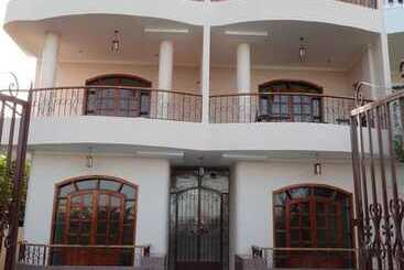 هتل Luxor Plaza House