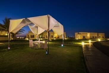 هتل Masira Island Resort
