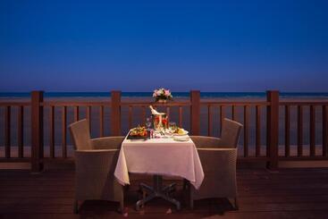 هتل Masira Island Resort