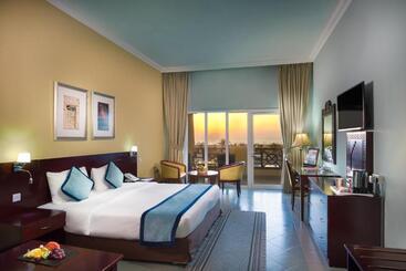 هتل Masira Island Resort