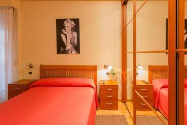 هتل Pension Logroño