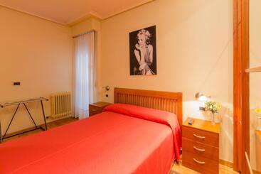 هتل Pension Logroño