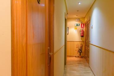 هتل Pension Logroño
