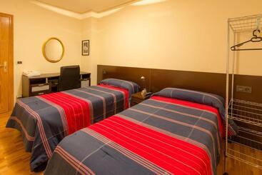 هتل Pension Logroño