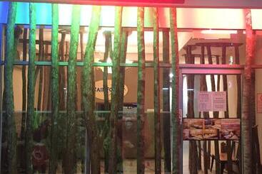 هتل Rainforest Budget Stay