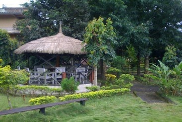 هتل Safari Wildlife Lodge & Camp