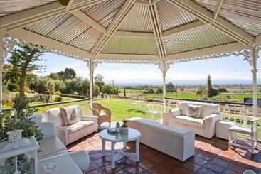 هتل Thylitshia Villa Country Guest House