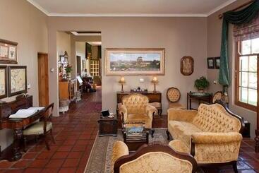 هتل Thylitshia Villa Country Guest House