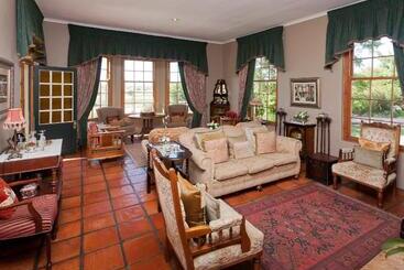 هتل Thylitshia Villa Country Guest House