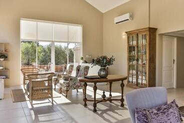هتل Thylitshia Villa Country Guest House
