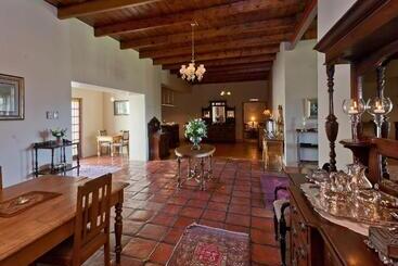 هتل Thylitshia Villa Country Guest House
