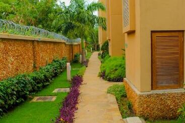 هتل Villa Mandhari  Diani Beach