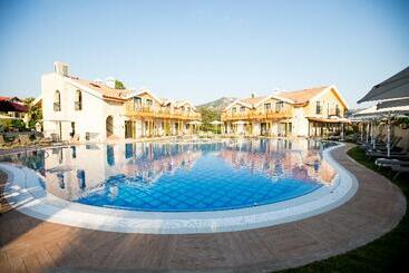 هتل Dalyan Live Spa