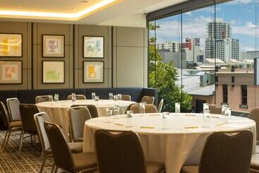 Отель Doubletree By Hilton Perth Northbridge
