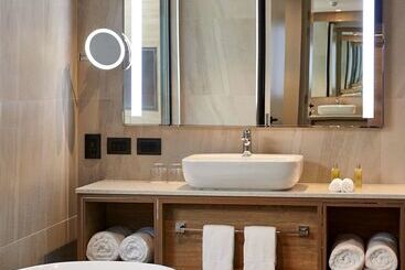 هتل Doubletree By Hilton Perth Northbridge