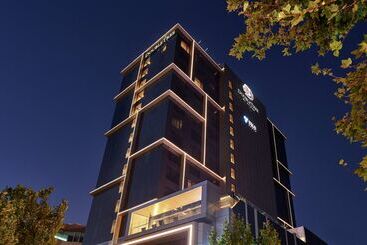 Отель Doubletree By Hilton Perth Northbridge