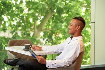 هتل Doubletree By Hilton Perth Northbridge