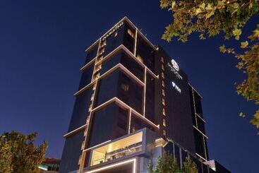 Отель Doubletree By Hilton Perth Northbridge