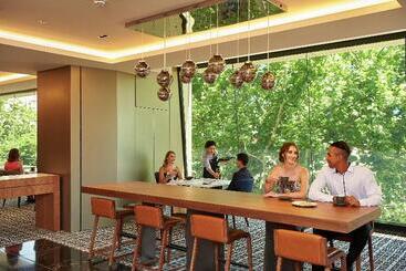 هتل Doubletree By Hilton Perth Northbridge