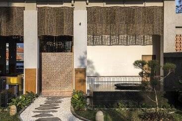 هتل Eastin Ashta Resort Canggu
