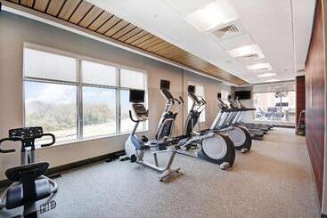 هتل Homewood Suites By Hilton Athens Downtown University Area