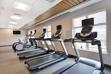 هتل Homewood Suites By Hilton Athens Downtown University Area