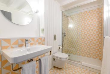هتل Room2 Southampton Hometel
