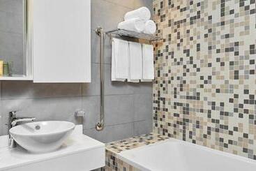 هتل Staybridge Suites   Doha Lusail, An Ihg