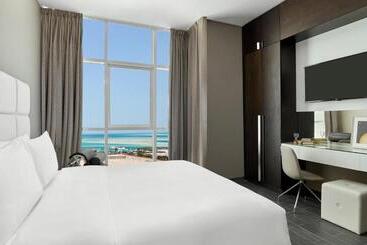 هتل Staybridge Suites   Doha Lusail, An Ihg