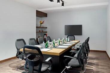 هتل Staybridge Suites   Doha Lusail, An Ihg