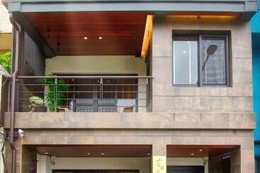 هتل The Sunbeam Hideaway B&b