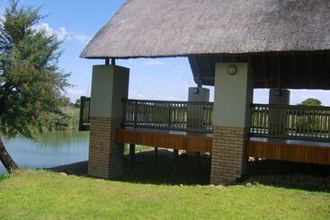 تختخواب و صبحانه Cookes Lake Resort