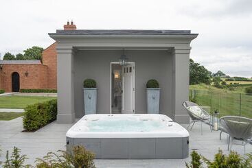 Coach House Boutique B&b