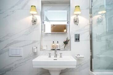 Coach House Boutique B&b