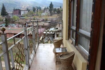 هتل Bhutan Centennial Tavern