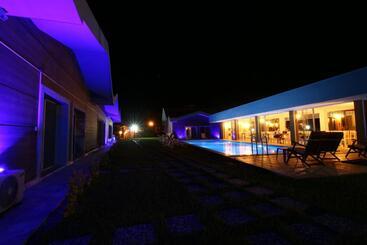 La Vida Otel