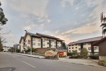 هتل Metropolo Wuyishan Resort
