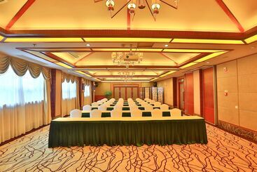 هتل Metropolo Wuyishan Resort