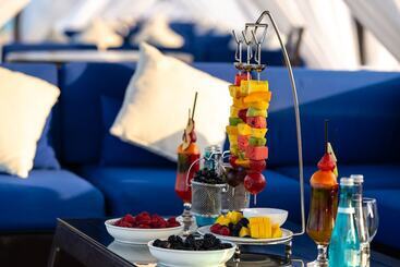 هتل Regency Sealine Camp