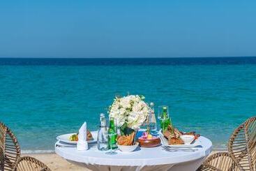 هتل Regency Sealine Camp