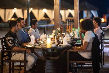 هتل Regency Sealine Camp