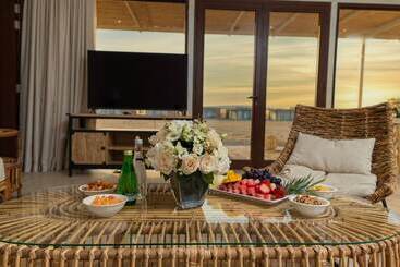 هتل Regency Sealine Camp