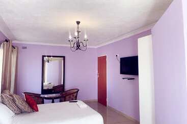 هتل Riverstone Guest Lodge