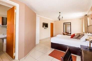 هتل Riverstone Guest Lodge