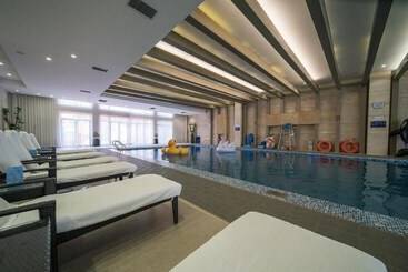 هتل Sanqingshan New Century Resort