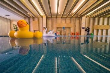 هتل Sanqingshan New Century Resort