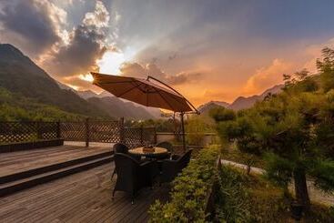 هتل Sanqingshan New Century Resort