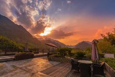 هتل Sanqingshan New Century Resort