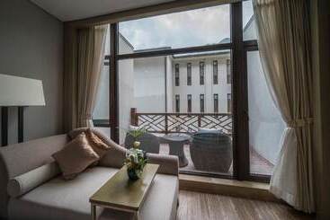 هتل Sanqingshan New Century Resort